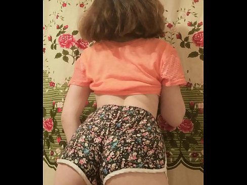 ❤️ Сексуальная юная малышка делает стриптиз снимая свои шортики на камеру ❤ Качественный секс у нас